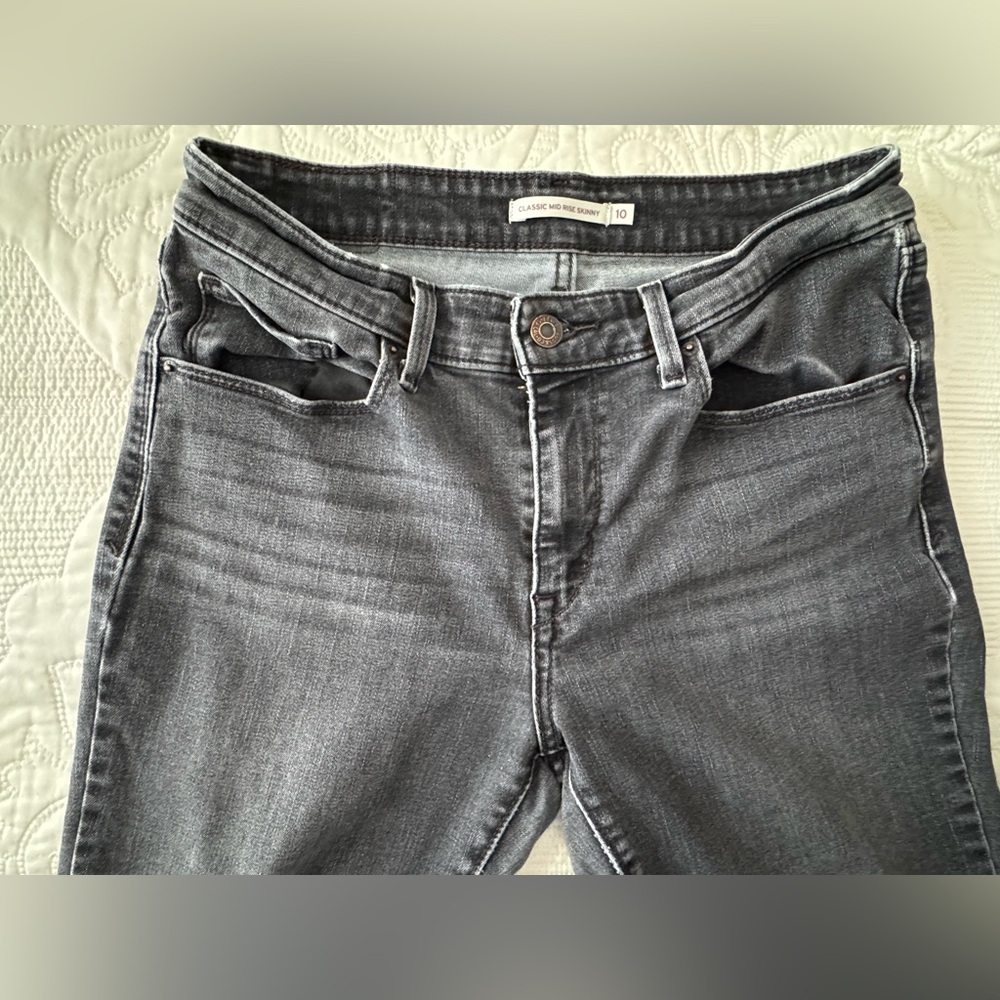 Levi's Women’s Classic Mid Rise Skinny black jeans size 10 - Picture 3 of 10